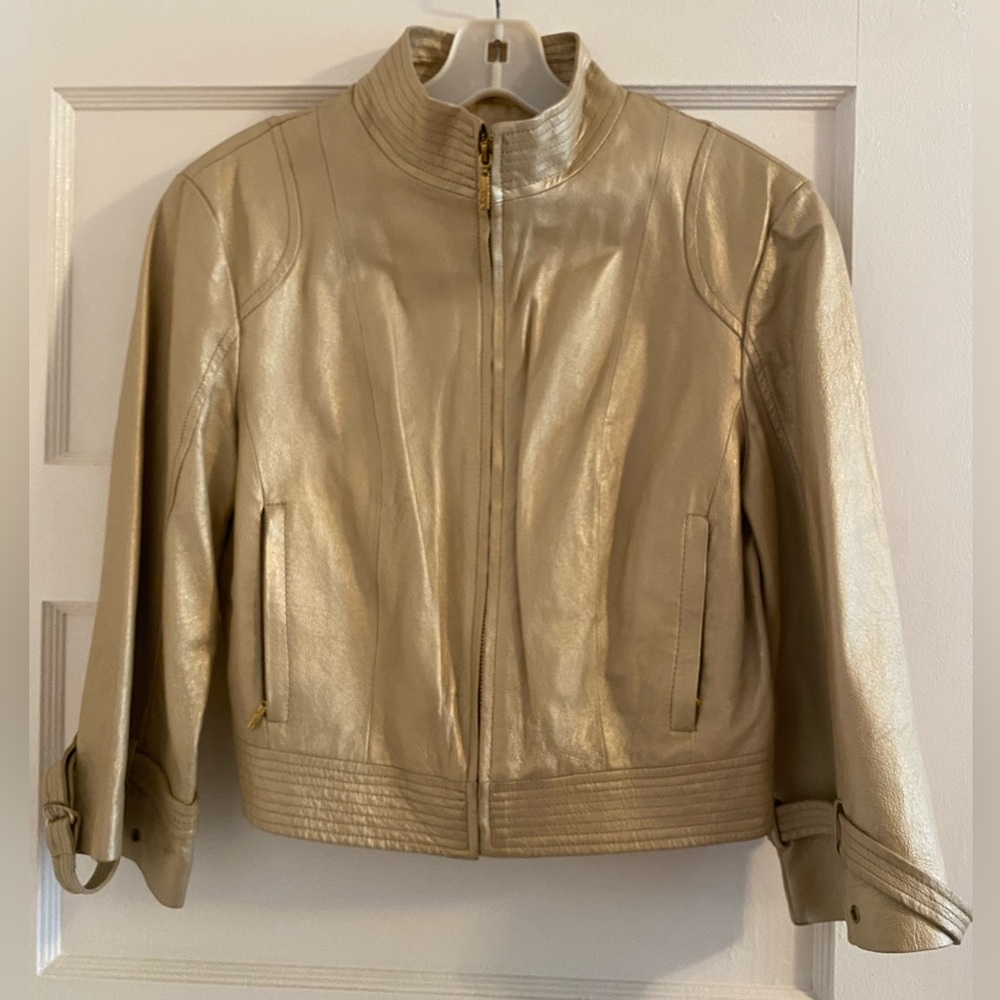 Arden B champagne/gold leather jacket with 3/4 sleeves. In good condition size M
